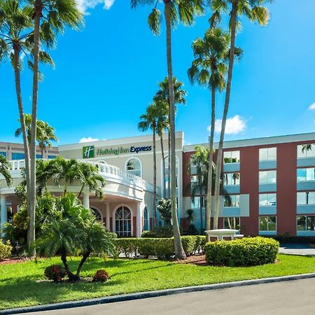 Holiday Inn Express Miami Airport Doral Area, An Ihg Hotel Dış mekan fotoğraf