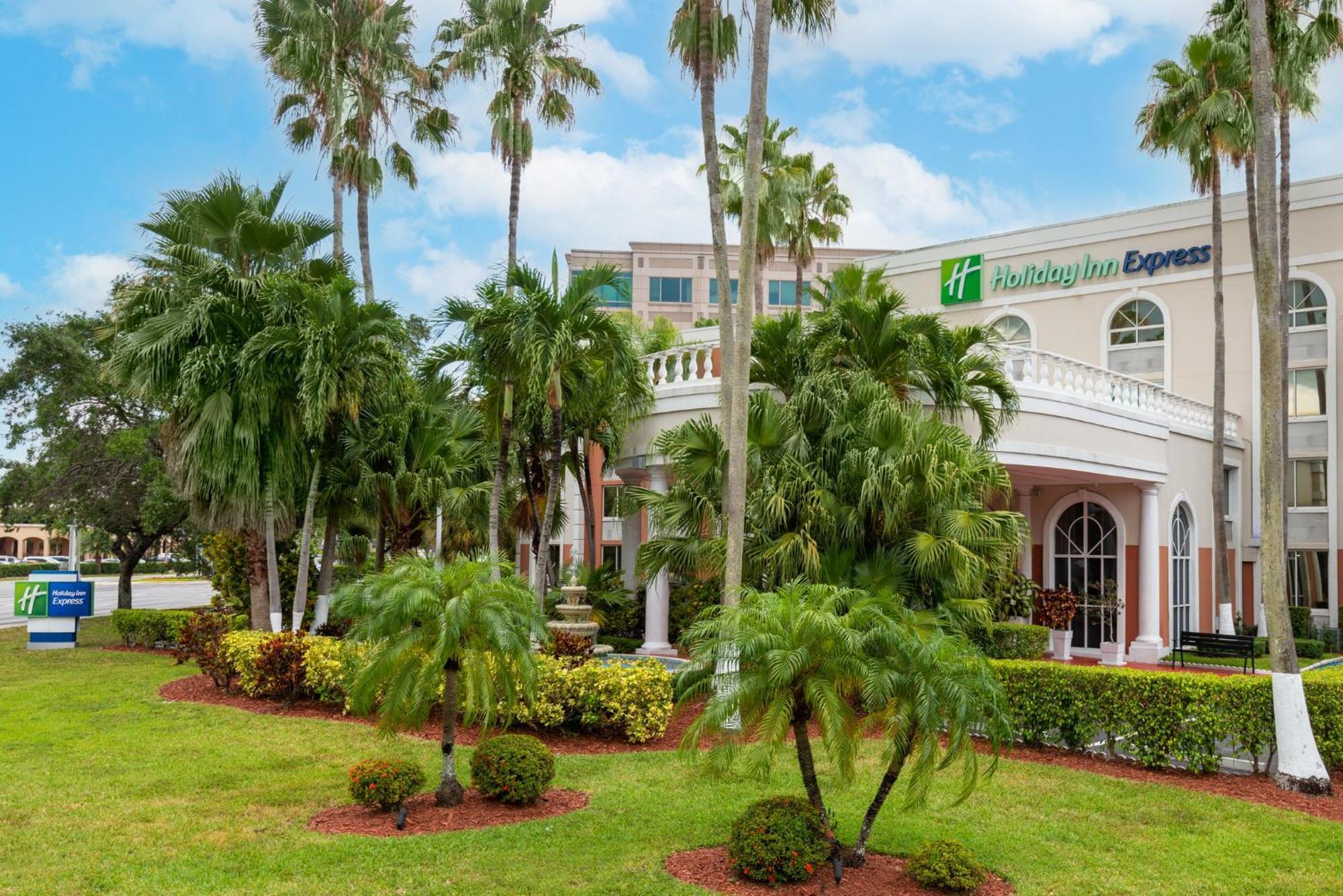 Holiday Inn Express Miami Airport Doral Area, An Ihg Hotel Dış mekan fotoğraf